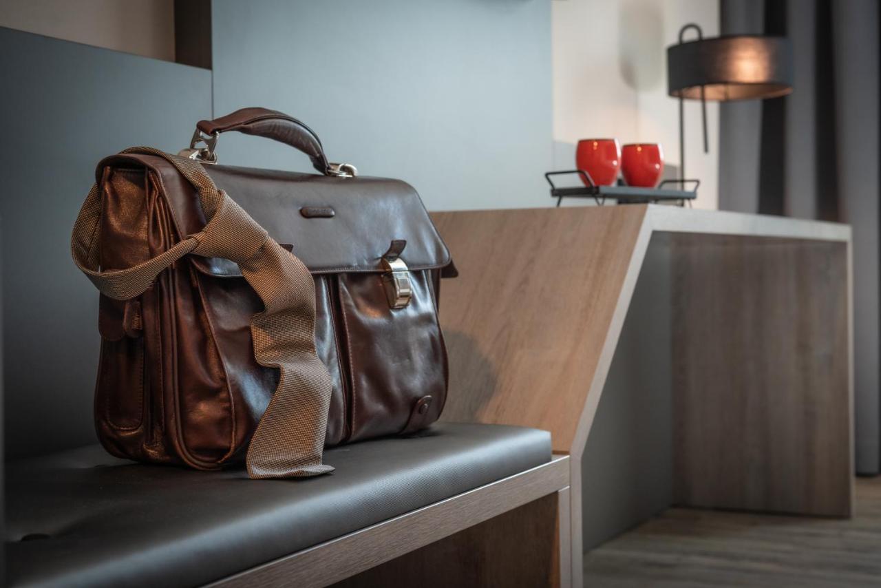 Loginn Airport Hotel 3*